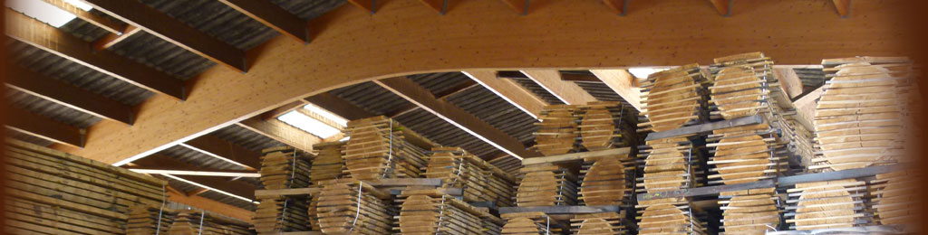 Getrocknete Eicheblockwaren luftgetrocknet in  Hallen